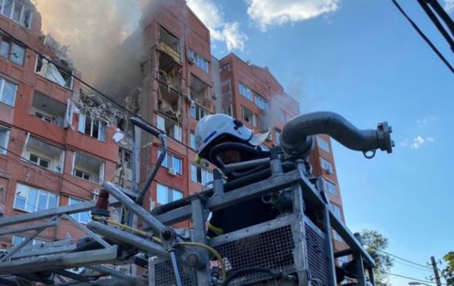 У Дніпрі кількість постраждалих зросла до 9, частина будинку обвалилася