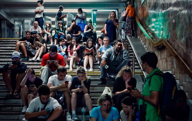 У Києві пролунали сильні вибухи. Працює ППО