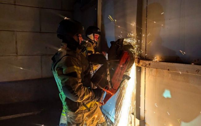 Росіяни вдарили по адмінбудівлі Кривого Рогу: є жертви, серед поранених діти