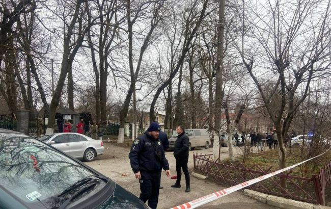 Вибух біля ТЦК у Кам'янець-Подільському: відомо про жертву та поранених