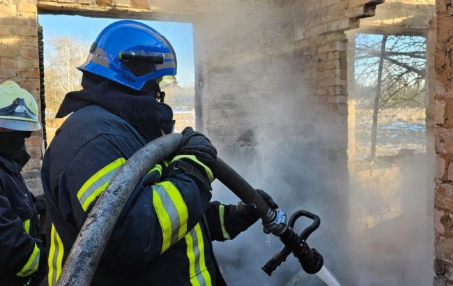 Пожежа у приватному будинку в Житомирській області забрала життя чотирьох людей