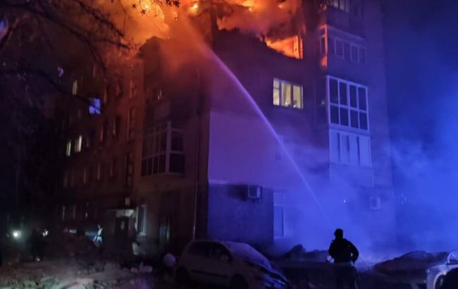 В Чернігові "Шахед" влучив в пʼятиповерхівку