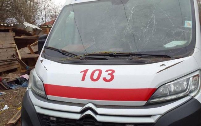 Масований обстріл Херсона: двоє загиблих, бригада "швидкої" потрапила під удар