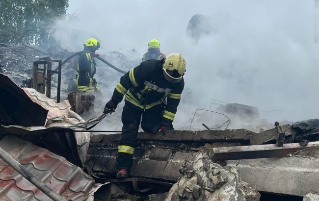 Кількість постраждалих від нічної атаки РФ в Київській області знову зросла