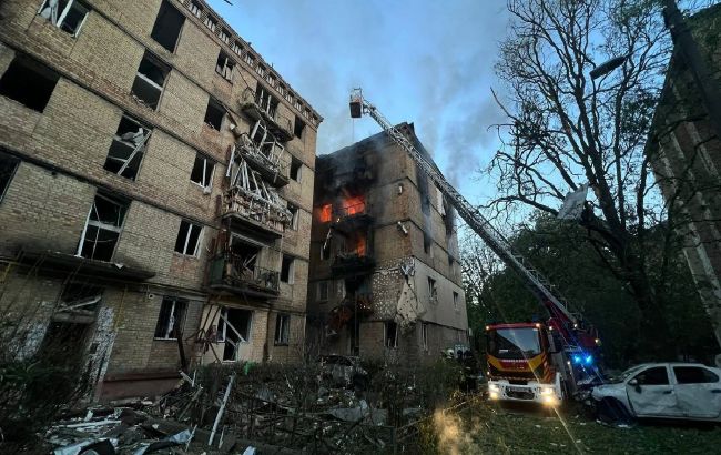 У Києві ще одна багатоповерхівка постраждала від ракетного удару: який вигляд має