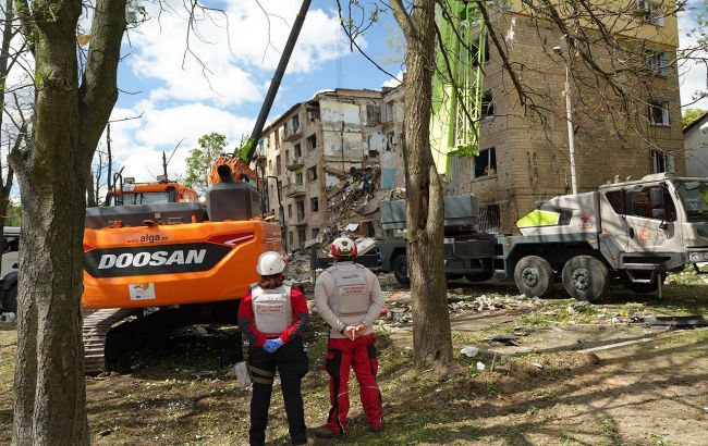 Люди ще можуть бути під завалами: у КМВА оновили дані щодо постраждалих від атаки РФ