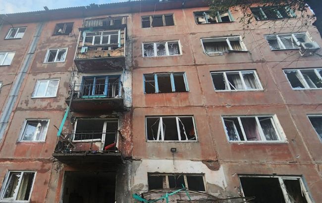Россияне ударили дроном по многоэтажке в Донецкой области: среди пострадавших - ребенок