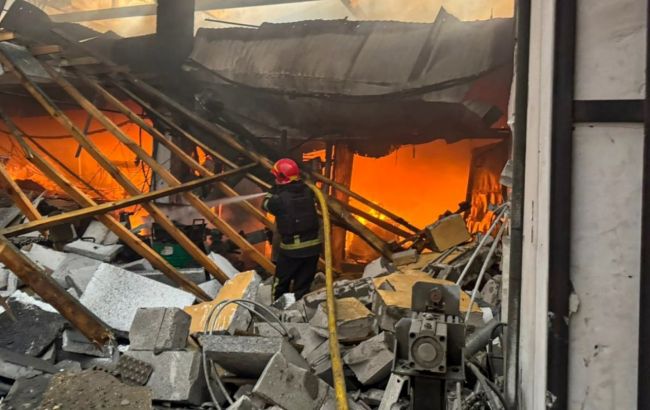 Обстріл Чугуєва: рятувальники розповіли про наслідки (фото)