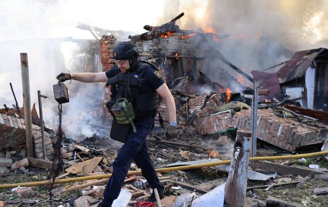 Пожары и разрушенные дома: появились фото последствий удара по Полтаве