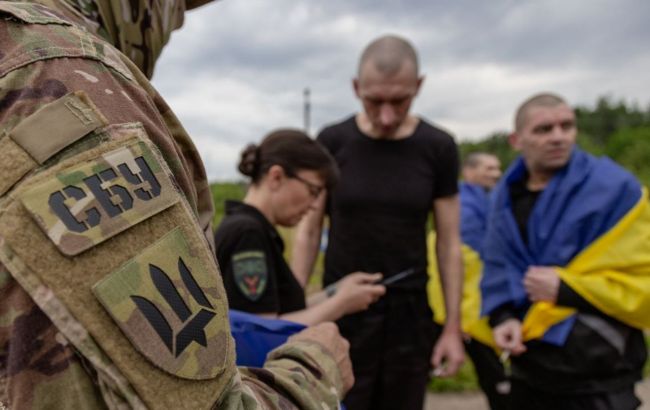 СБУ показала эксклюзивные фото и видео с сегодняшнего обмена пленными