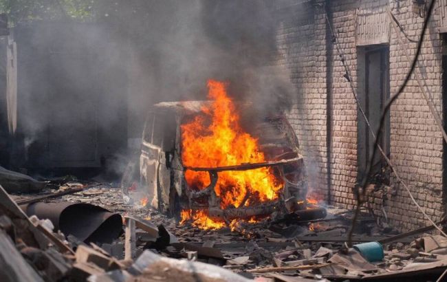 Приліт в університет, горять будинки: фото і відео наслідків атаки на Запоріжжя