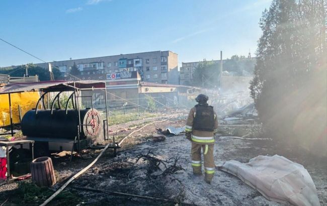 Авіаудар по Добропіллю: є жертви, десятки поранених, під завалами є люди