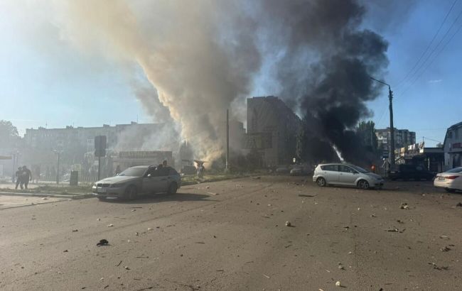 "ФАБ" влучив у "Аврору", є жертви та руйнування: що відомо про моторошний удар по Добропіллю