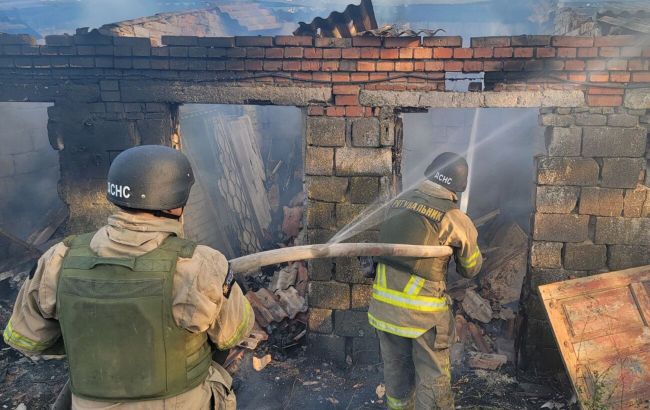 Трое раненых, разрушенные здания и авто: РФ утром ударила ракетами по Днепру (фото)