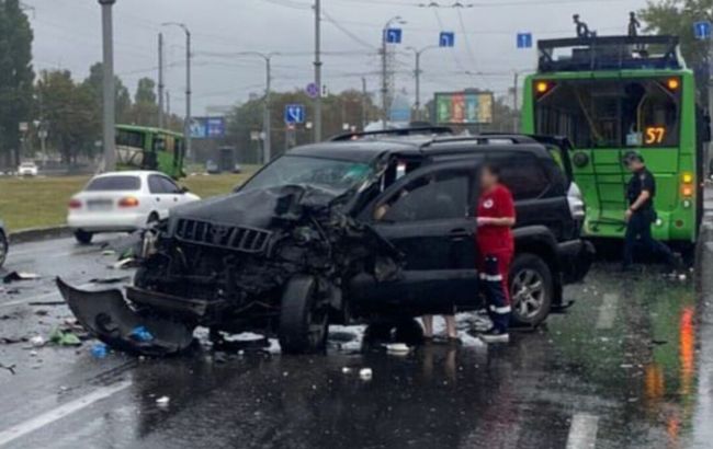 У Харкові п'яний водій таранив автобус та тролейбус: його затримали