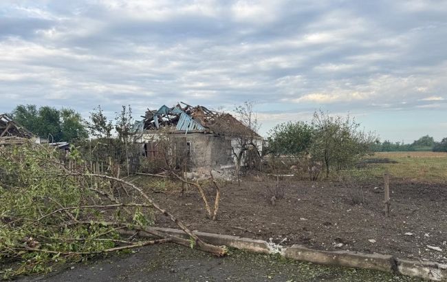 Оккупанты обстреляли Запорожскую область, есть погибшие и разрушения (фото)
