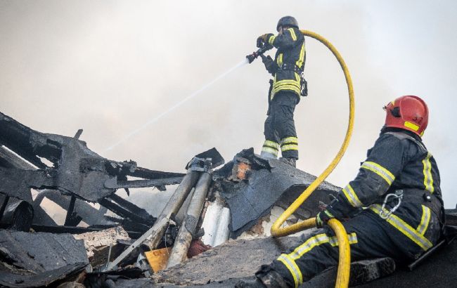Дві атаки за ніч і пожежа: з'явились кадри наслідків на Хмельницьку область
