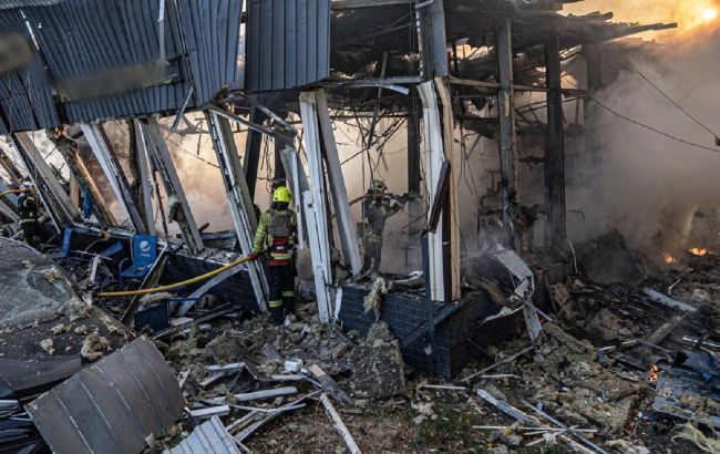 У Сумах під завалами знайшли тіло загиблого охоронця після атаки дронами