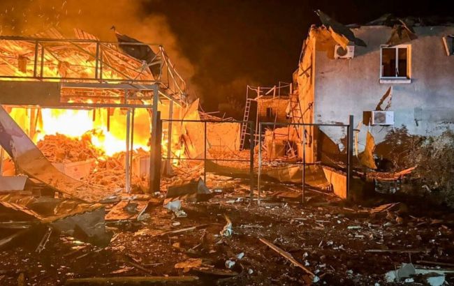 РФ знову атакувала Одещину: пошкоджені готель і адмінбудівлі, є жертва (фото)