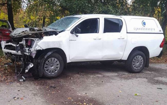 В Белополье россияне ударили по машине энергетиков (фото)