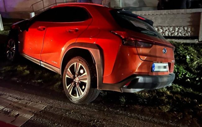 На Прикарпатті суддя на Lexus збила двох пішоходів: один загинув, інший травмований