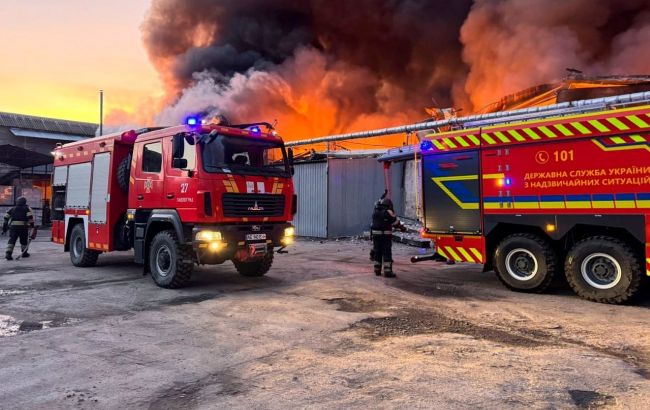 РФ масовано вдарила дронами по Павлограду: у місті пожежі, є загиблий