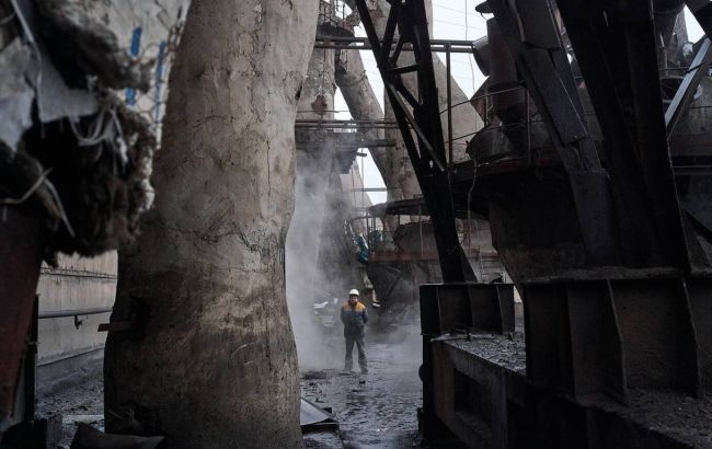 "Спасибо, что побеждаете темноту": Зеленский поздравил энергетиков с профессиональным праздником