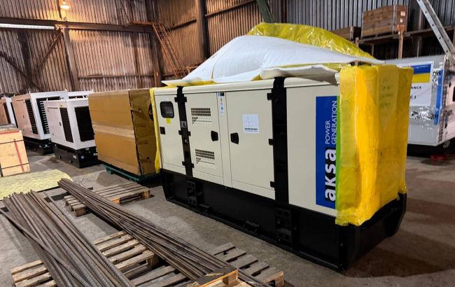 Борьба с блекаутами в Киеве: Кличко показал новую партию мощных генераторов из Германии