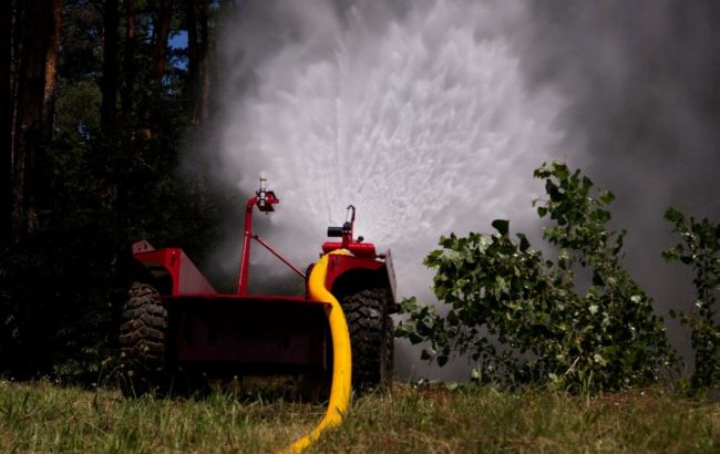 В Україні презентували пожежного робота: ДСНС показала, на що він здатний