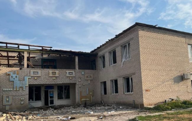 З'явились фото руйнівних наслідків обстрілів Дніпропетровщини