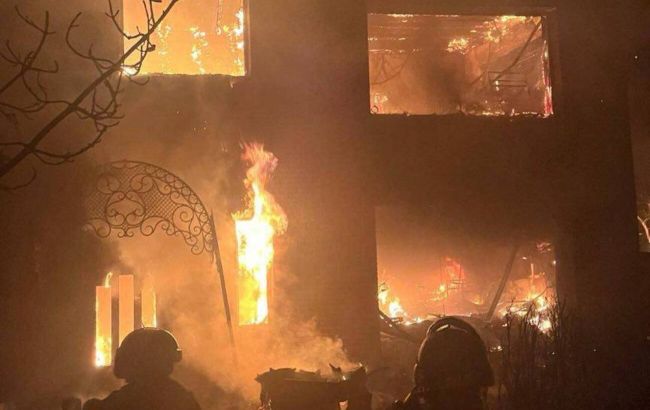 Ворог атакував Запоріжжя дроном, є поранена: в ОВА показали наслідки (фото)