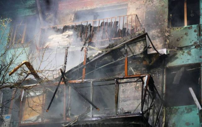 Росіяни завдали 9 ударів по Запоріжжю, горять висотка та приватні будинки (фото, відео)