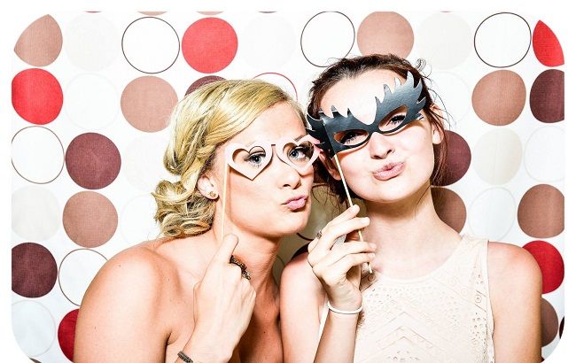 В чем пойти на вечеринку: яркие идеи от стилиста