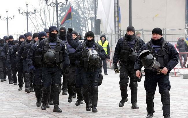 На митинге под Радой дежурит около 4 тыс. правоохранителей