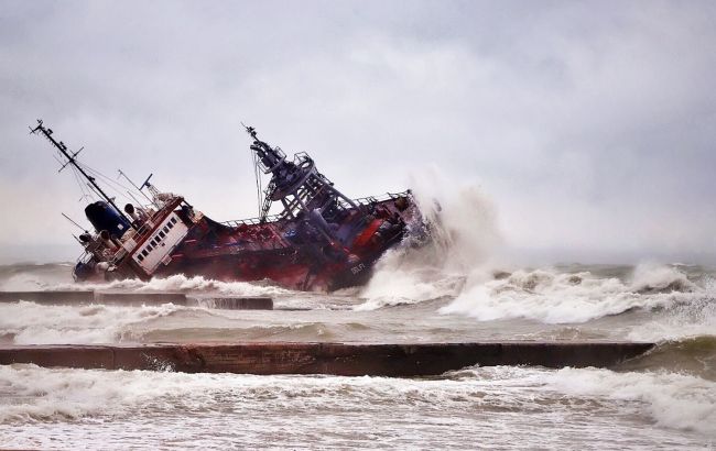 Криклій розповів, коли танкер Delfi приберуть з пляжу Одеси