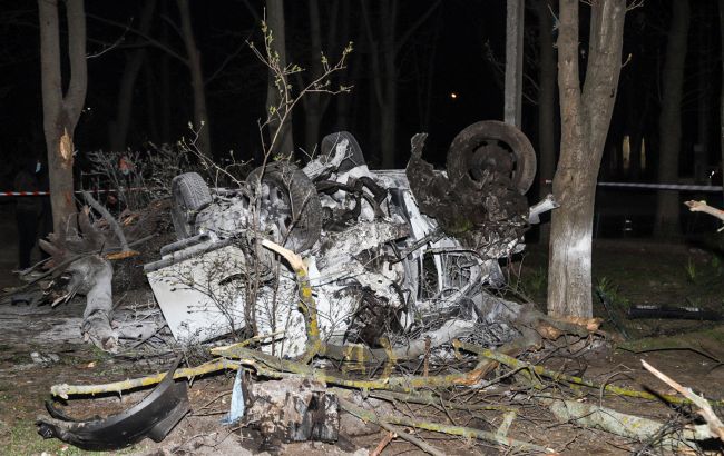 В Одессе автомобиль вылетел с дороги во двор: один человек погиб, четыре пострадали