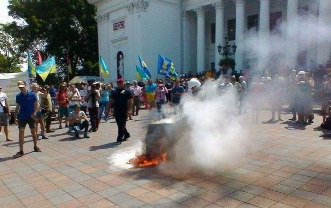 Под мэрией Одессы произошла потасовка