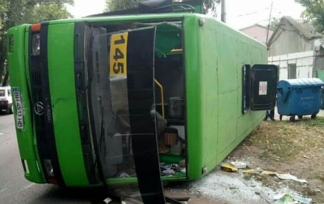 В Одессе перевернулся автобус, есть пострадавшие