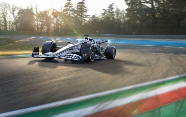 Середняк Формулы-1 презентовал болид на сезон-2022: эффектное видео