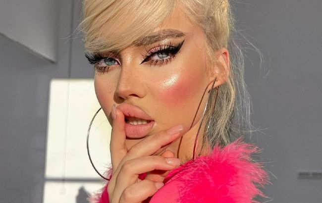 Всего два шага: как повторить трендовый макияж 2022 в кукольном стиле