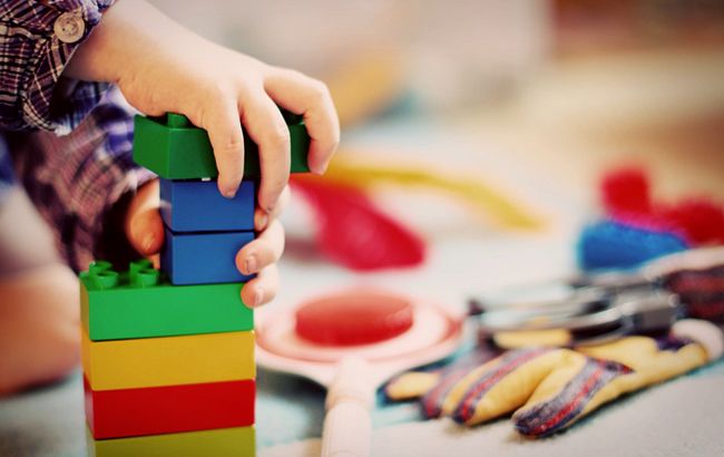 В Черновцах воспитательница учила детей ее "ублажать": детали скандала