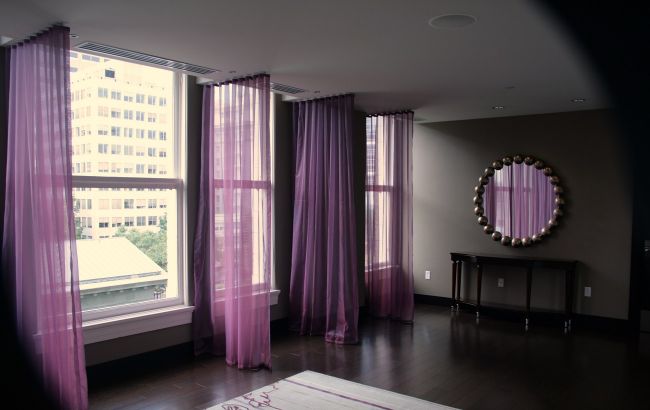 В ПЦУ рассказали, нужно ли завешивать зеркала, когда в доме кто-то умер