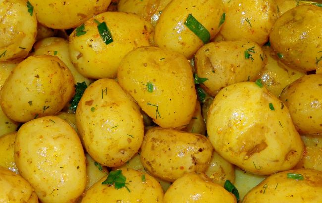 Лікарі розповіли, кому категорично заборонено їсти молоду картоплю