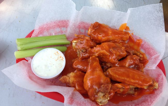 Легендарные крылышки "Баффало": раскрыт уникальный рецепт 1964 года