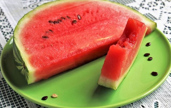 Украинцы проверили на нитраты первые арбузы: результат вызвал шок