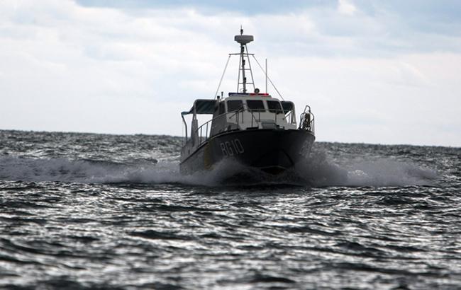 Российские пограничники задержали украинский катер в Азовском море