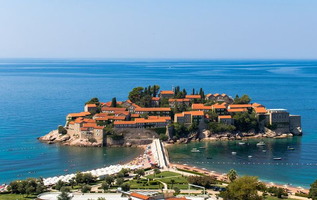 Украинцы теперь могут попасть в Черногорию без ограничений