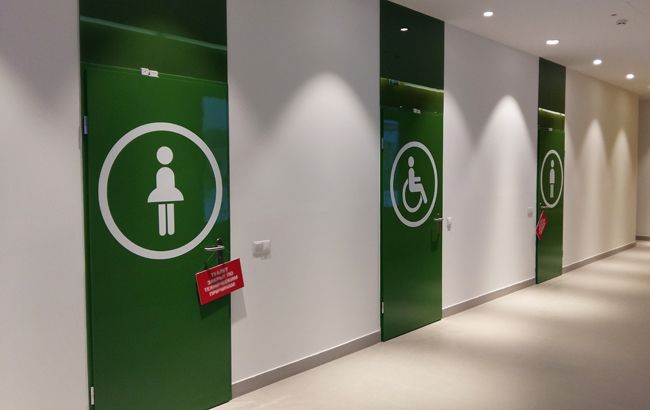 Великі супермаркети зобов'язали встановити туалети