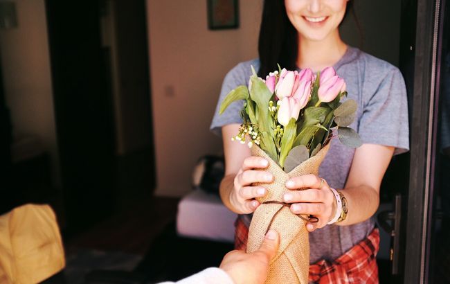 Украинцы назвали самые популярные подарки на 8 марта