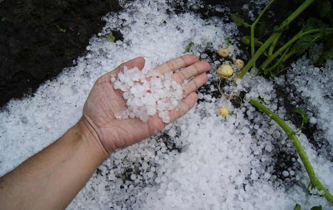 Синоптики попереджають про град у західних областях